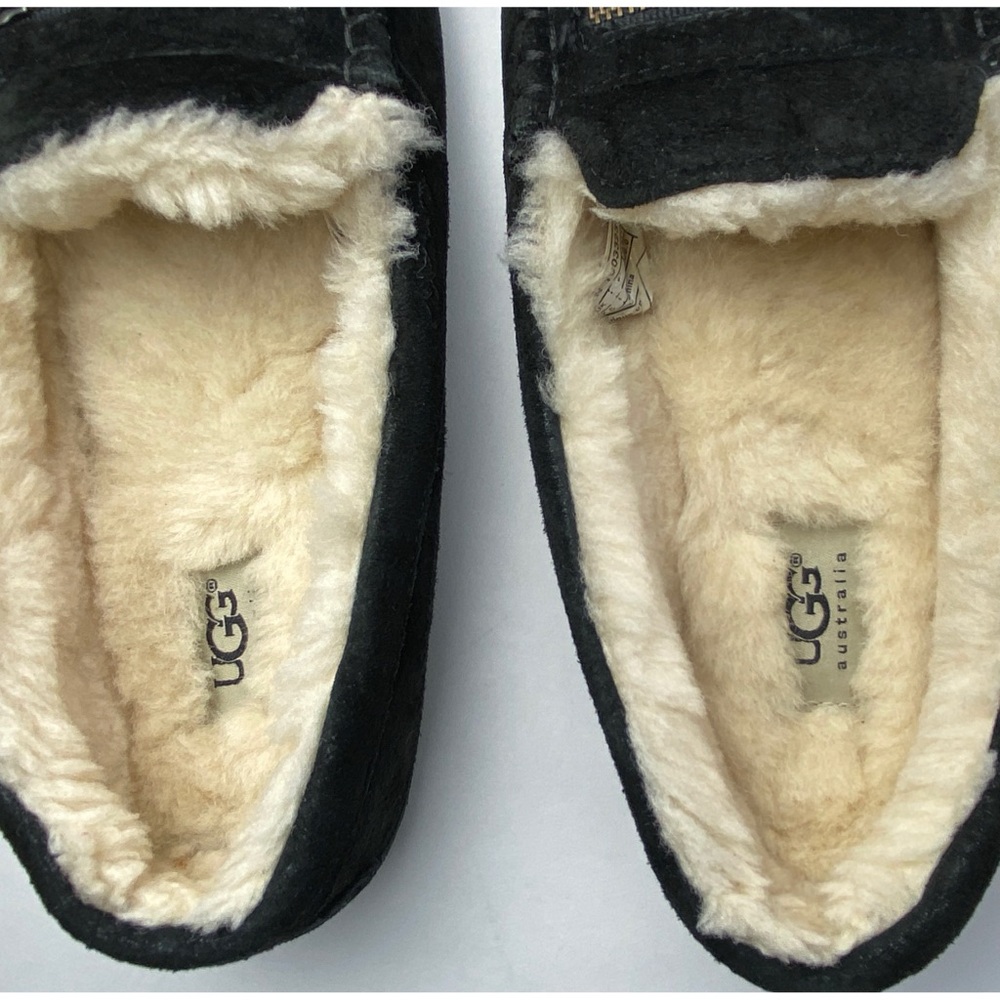 UGG Slippers - Picture 14 of 15